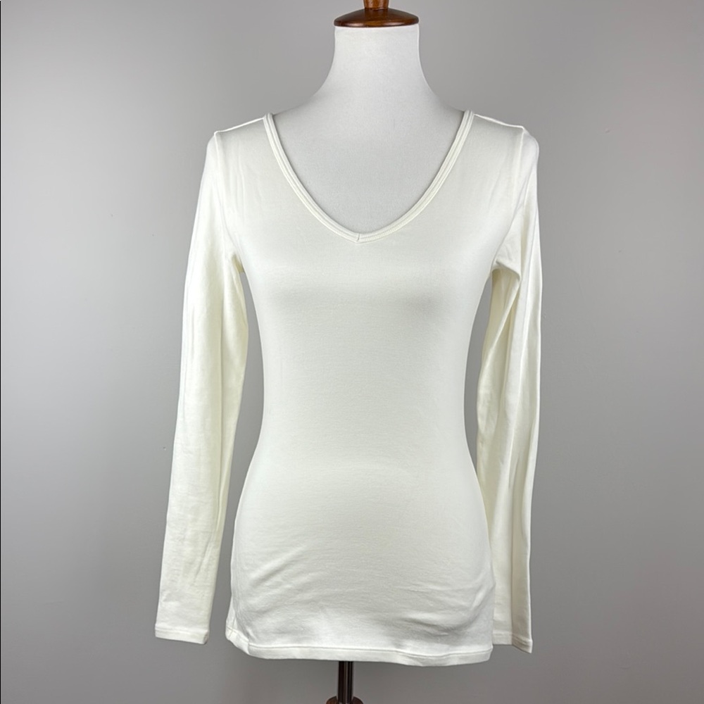 Peruvian Connection Elegant White V-Neck Women's Top